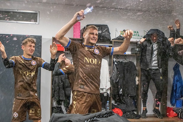 由贝康顶入 由贝康顶入